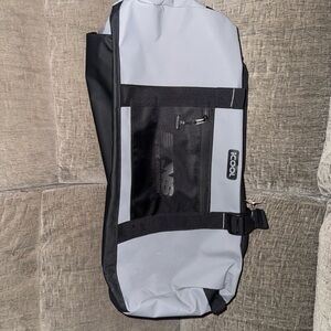 icool Men’s Black & Light Gray Messenger Bag